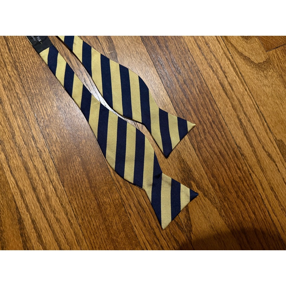 Brooks Brothers 346 Mens Navy Gold Repp Stripe Silk Self-Tie Bow Tie Adjustable